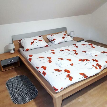 Apartman Lena Tusilovic エクステリア 写真