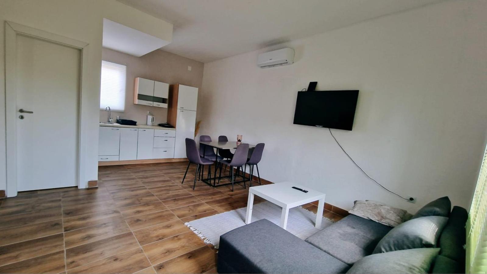 Apartman Lena Tusilovic エクステリア 写真
