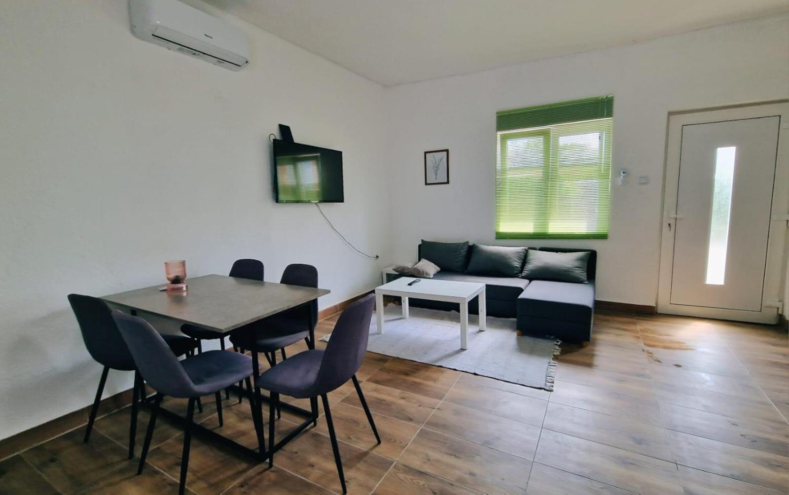 Apartman Lena Tusilovic エクステリア 写真