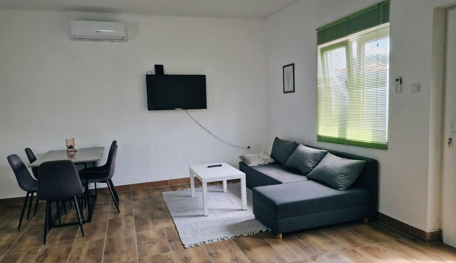 Apartman Lena Tusilovic エクステリア 写真