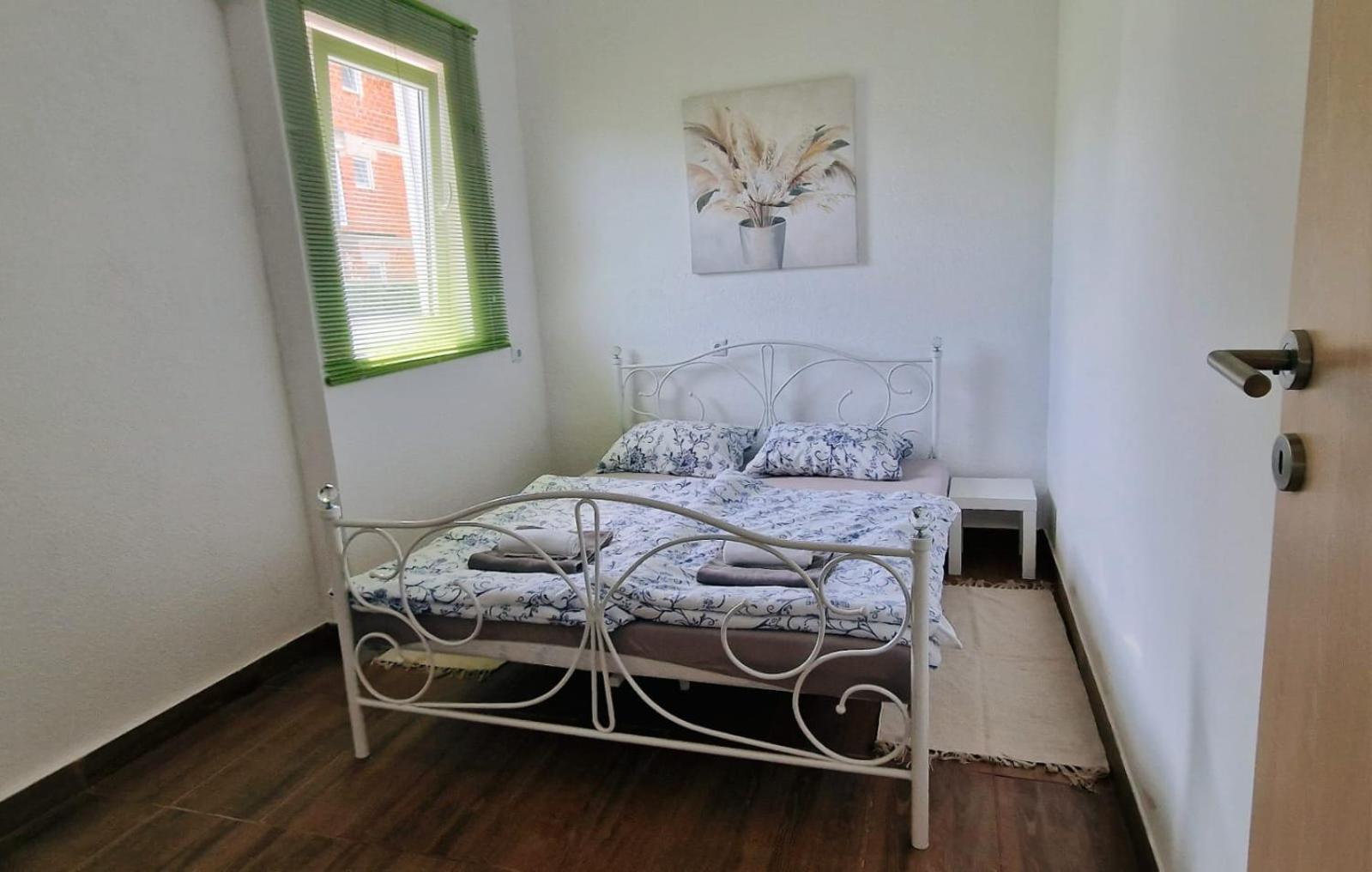 Apartman Lena Tusilovic エクステリア 写真