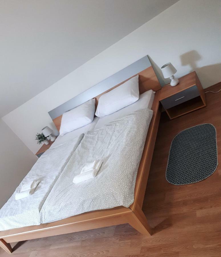 Apartman Lena Tusilovic エクステリア 写真