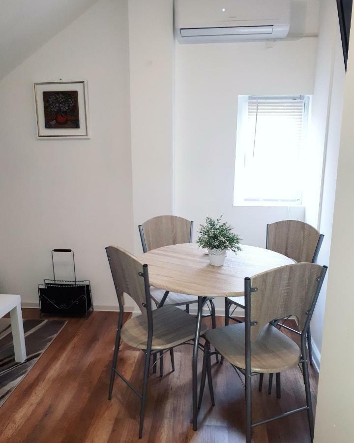 Apartman Lena Tusilovic エクステリア 写真