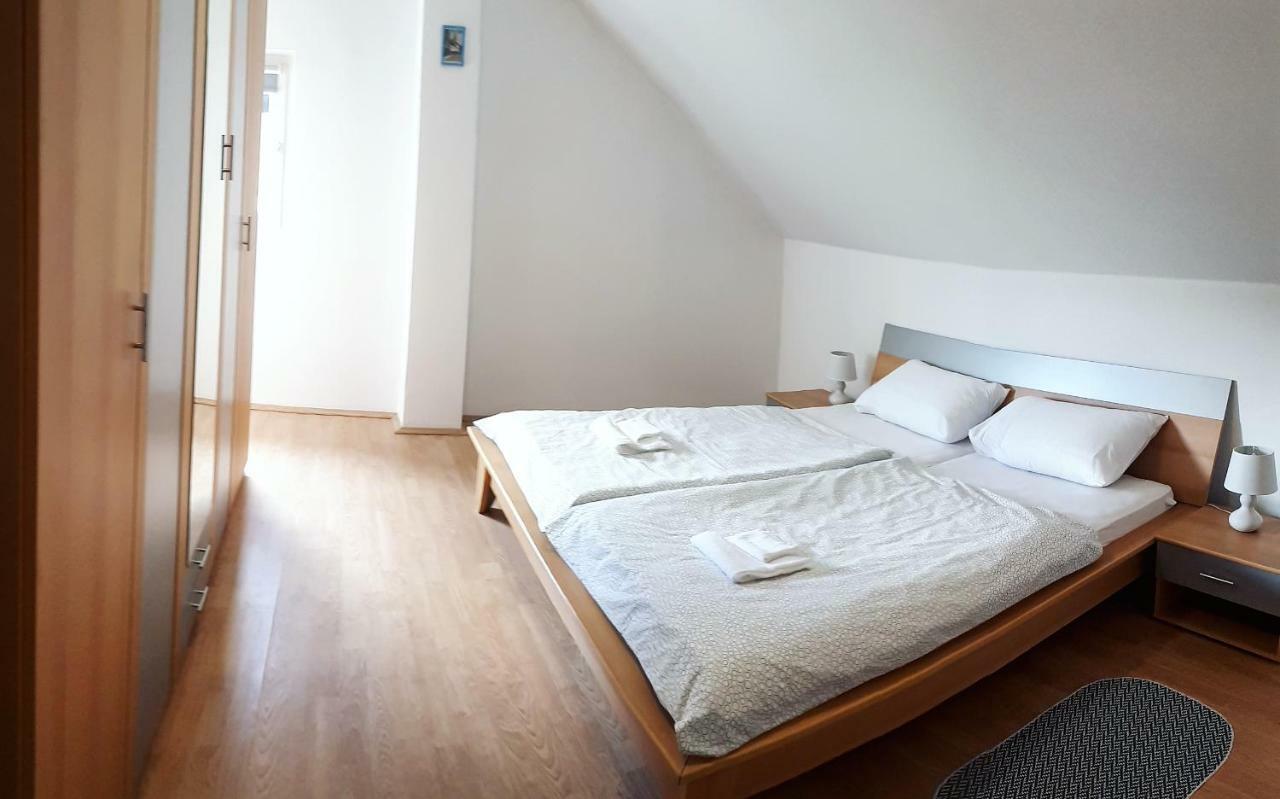 Apartman Lena Tusilovic エクステリア 写真