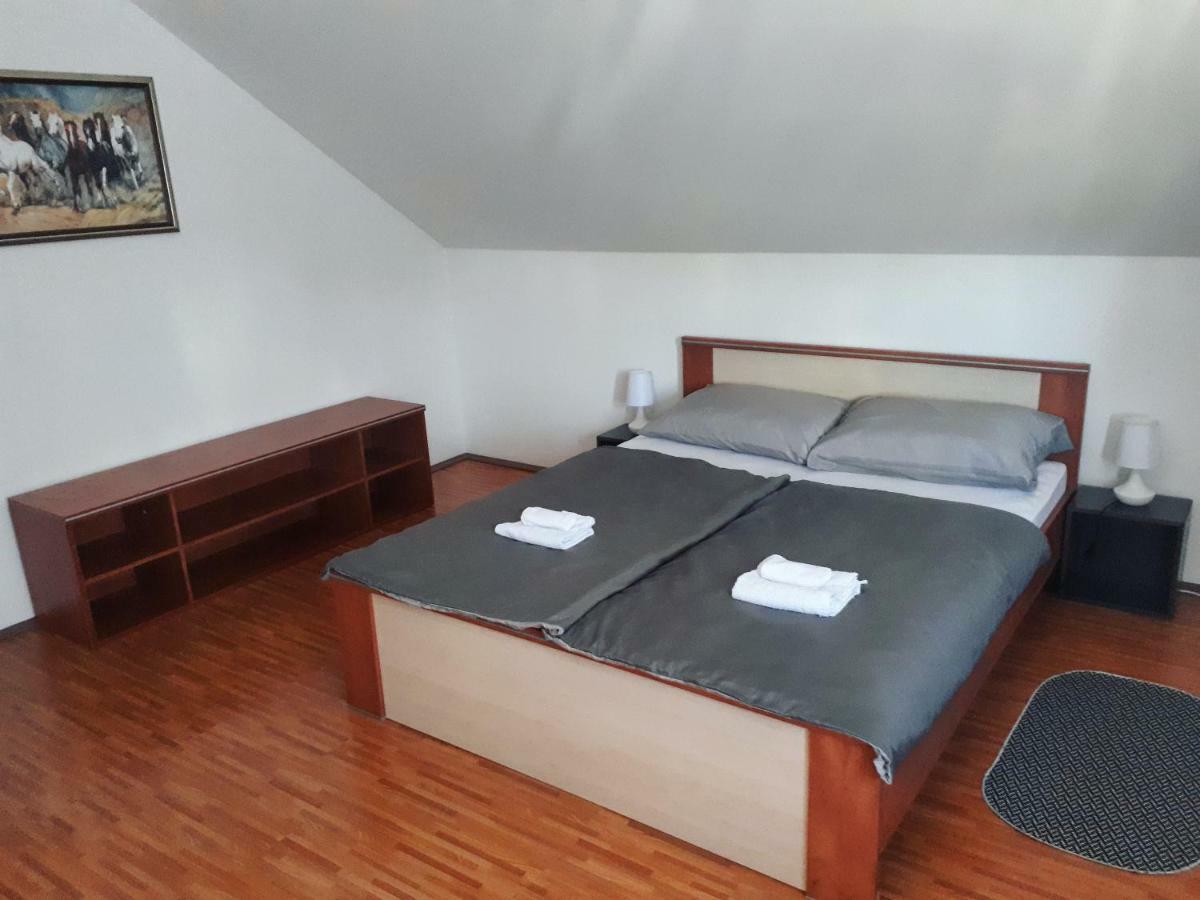 Apartman Lena Tusilovic エクステリア 写真