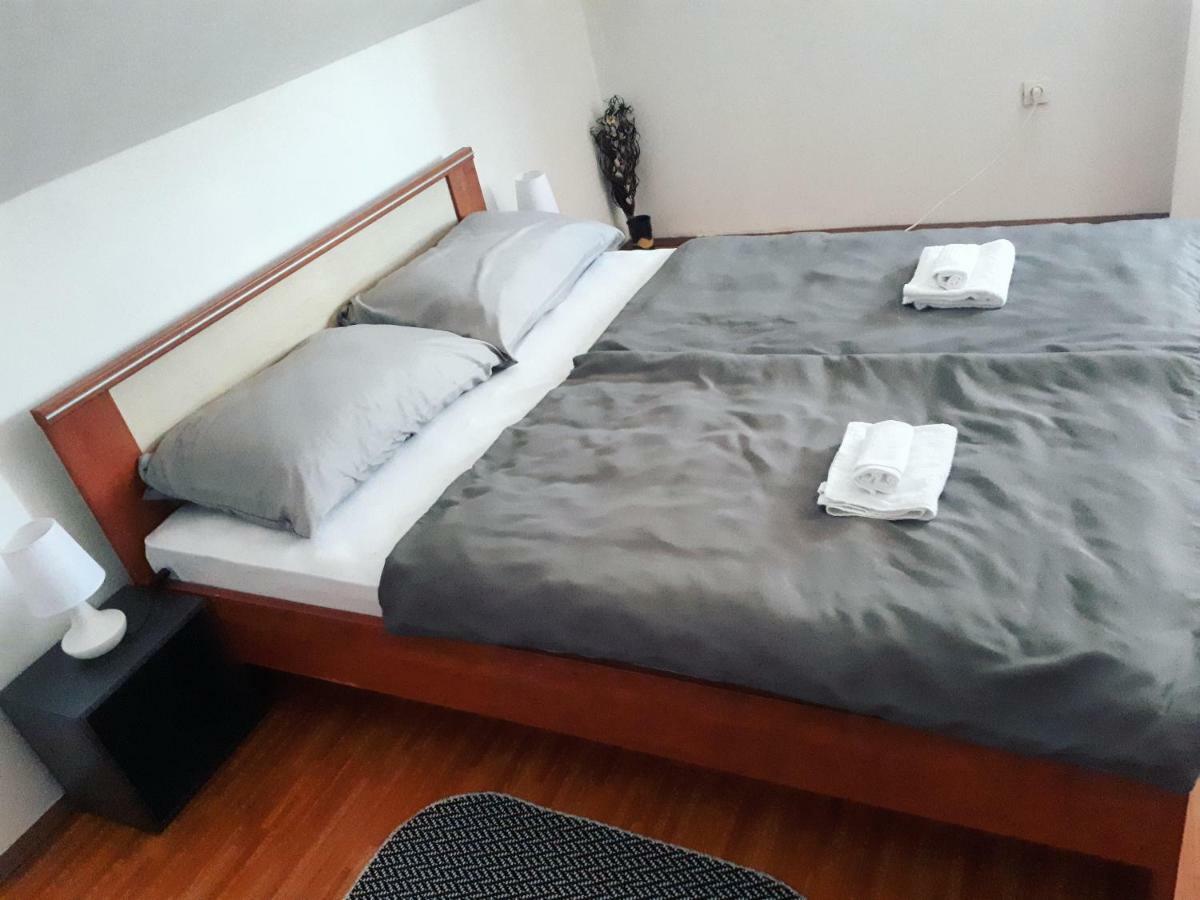 Apartman Lena Tusilovic エクステリア 写真
